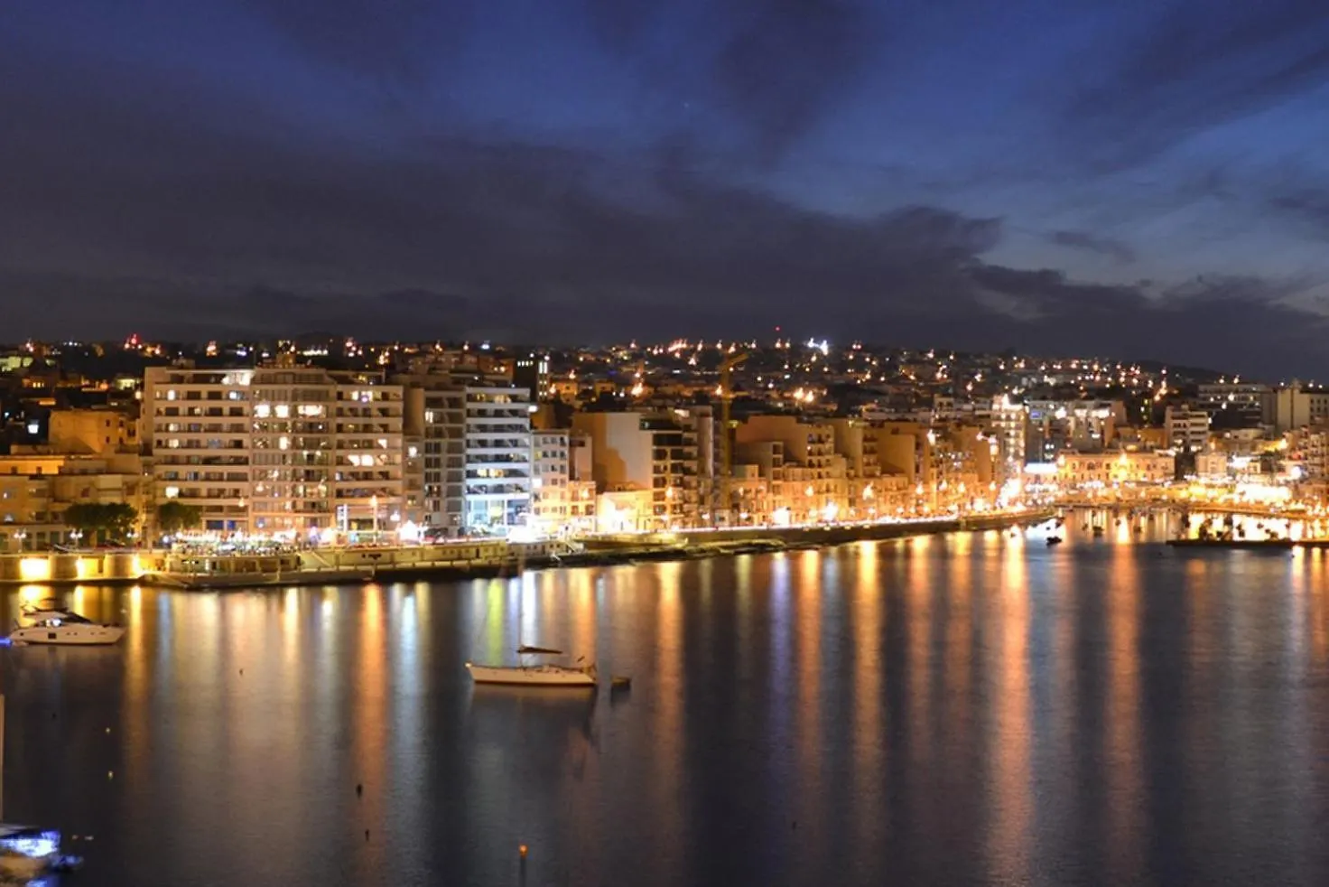 Chic Retreat In The Heart Of Tigne Sliema Apartment