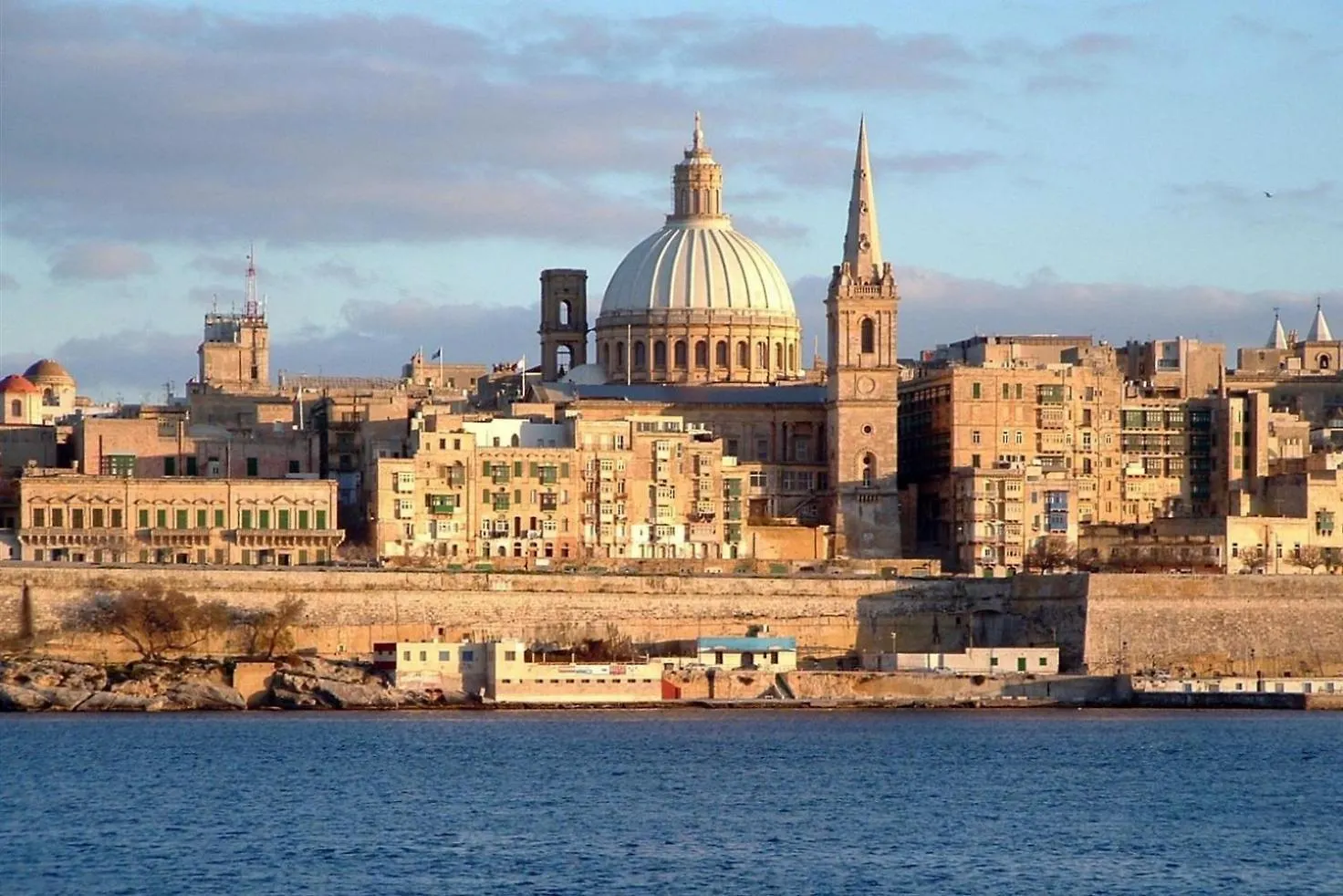 Chic Retreat In The Heart Of Tigne Sliema Apartment