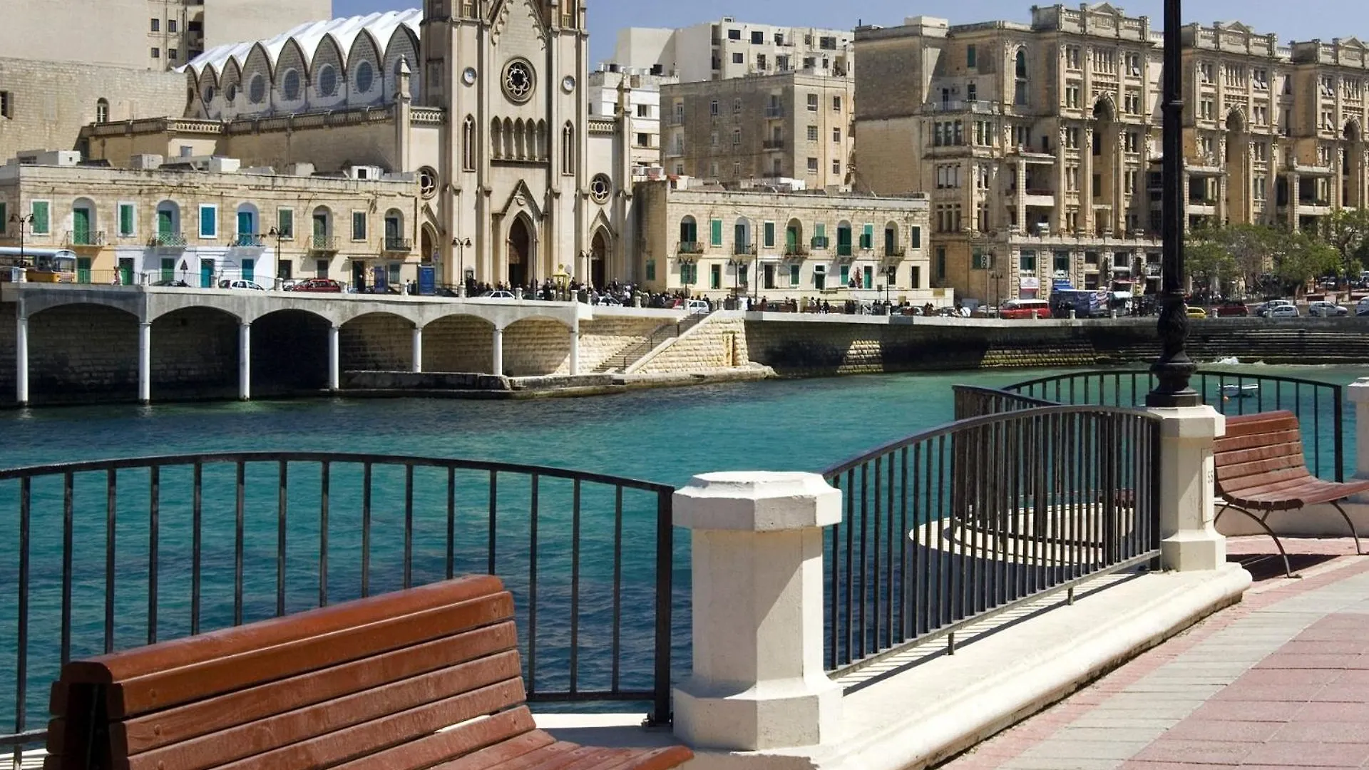 Chic Retreat In The Heart Of Tigne Sliema Apartment Malta