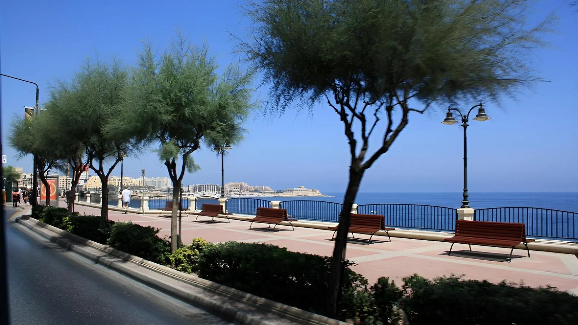Chic Retreat In The Heart Of Tigne Sliema Apartment Malta