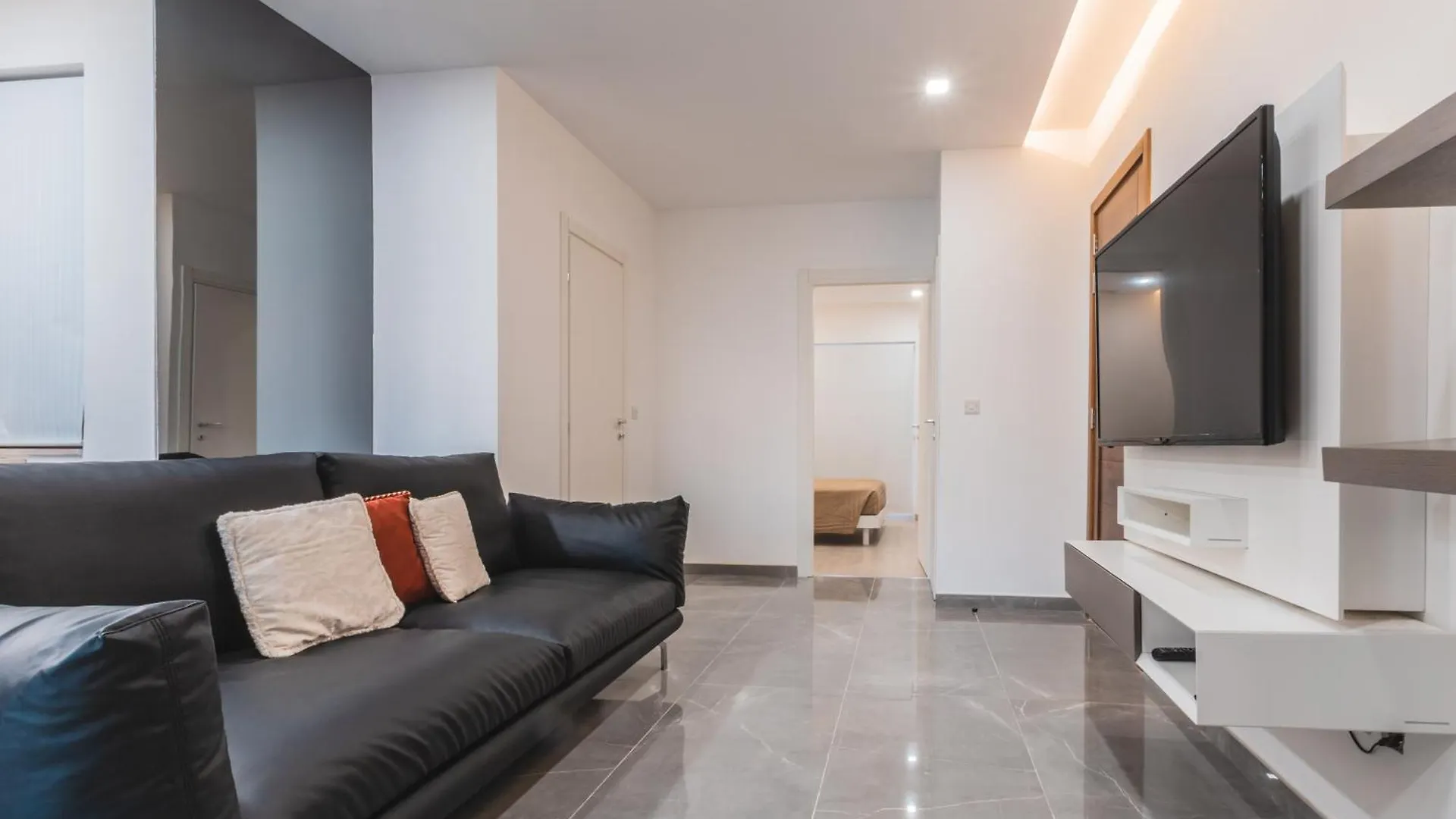 Chic Retreat In The Heart Of Tigne Sliema Apartment