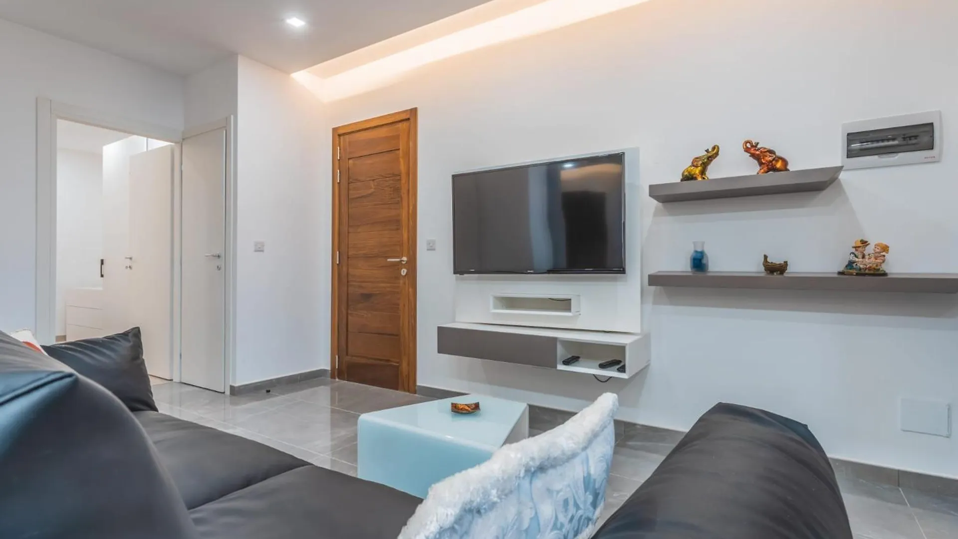 Chic Retreat In The Heart Of Tigne Sliema Lägenhet